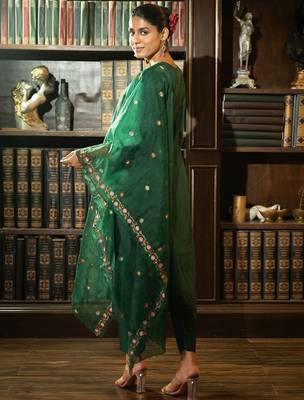 Women Floral Embroidered Straight Kurta Set 6