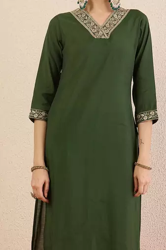 Women Ethnic Motifs Embroidered Regular Kurta with Trousers & With Dupatta
