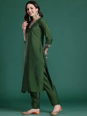 Floral Embroidered Sequinned Kurta with Trousers & With Dupatta 5