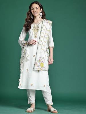 Floral Embroidered Pure Cotton Kurta with Trousers & Dupatta 5