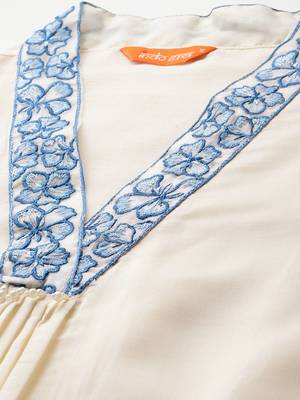 Floral Embroidered Kurta with Trousers & Dupatta 2