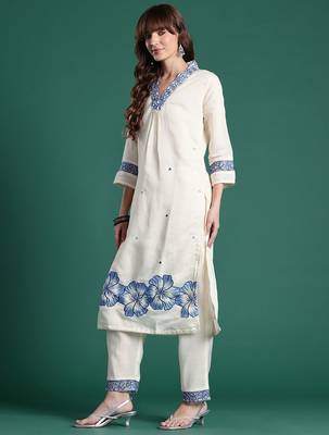 Floral Embroidered Kurta with Trousers & Dupatta 5