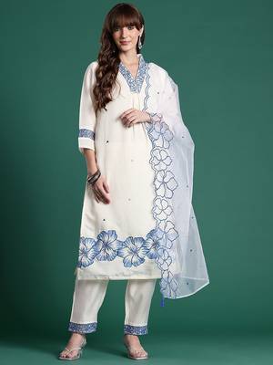 Floral Embroidered Kurta with Trousers & Dupatta 7