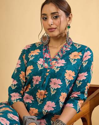 Women Floral Printed Pleated Mirror Work Pure Cotton Kurta & Trousers 2