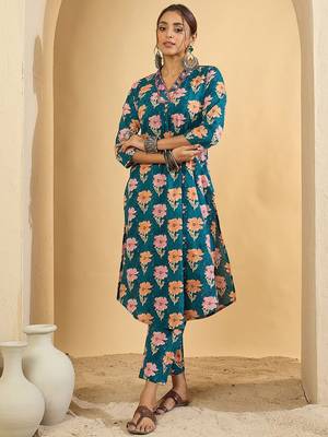 Women Floral Printed Pleated Mirror Work Pure Cotton Kurta & Trousers 6