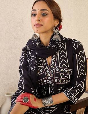 Women Printed Empire Pure Cotton Kurta with Trousers & With Dupatta 1