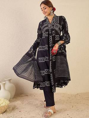 Women Printed Empire Pure Cotton Kurta with Trousers & With Dupatta 2