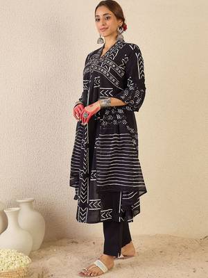 Women Printed Empire Pure Cotton Kurta with Trousers & With Dupatta 4