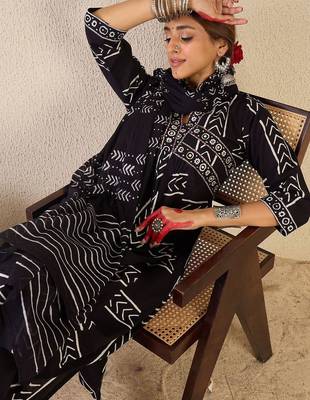 Women Printed Empire Pure Cotton Kurta with Trousers & With Dupatta 7