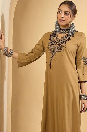 Women Floral Embroidered Regular Thread Work Kurta with Trousers