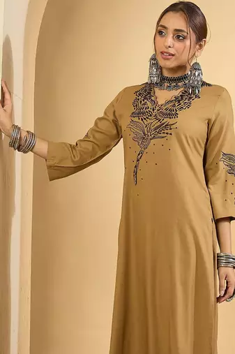 Women Floral Embroidered Regular Thread Work Kurta with Trousers
