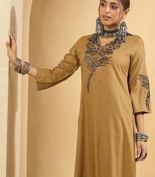 Women Floral Embroidered Regular Thread Work Kurta with Trousers