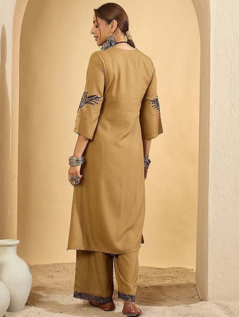 Women Floral Embroidered Regular Thread Work Kurta with Trousers