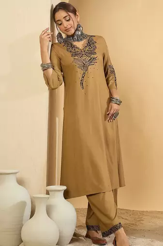 Women Floral Embroidered Regular Thread Work Kurta with Trousers