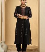 Women Ethnic Motifs Embroidered Regular Thread Work Kurta Sets