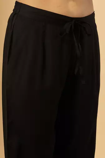 Women Ethnic Motifs Embroidered Regular Thread Work Kurta Sets