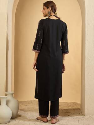 Women Ethnic Motifs Embroidered Regular Thread Work Kurta Sets 4