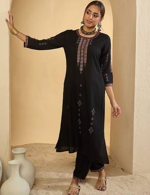 Women Ethnic Motifs Embroidered Regular Thread Work Kurta Sets 5