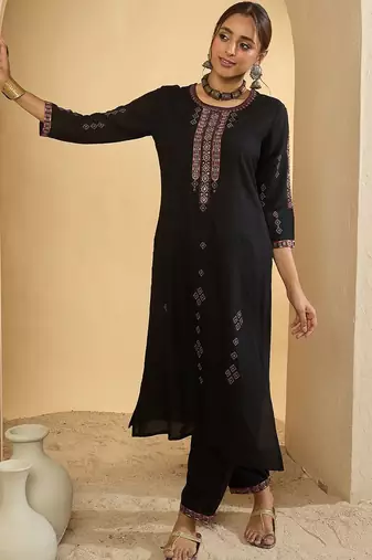 Women Ethnic Motifs Embroidered Regular Thread Work Kurta Sets