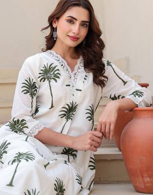 Floral Printed V-Neck Pure Cotton Kurta With Trousers 2