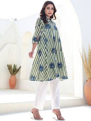Women Floral Printed Pure Cotton A-Line Kurta with Trousers 4