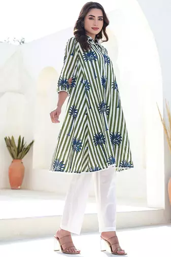 Women Floral Printed Pure Cotton A-Line Kurta with Trousers