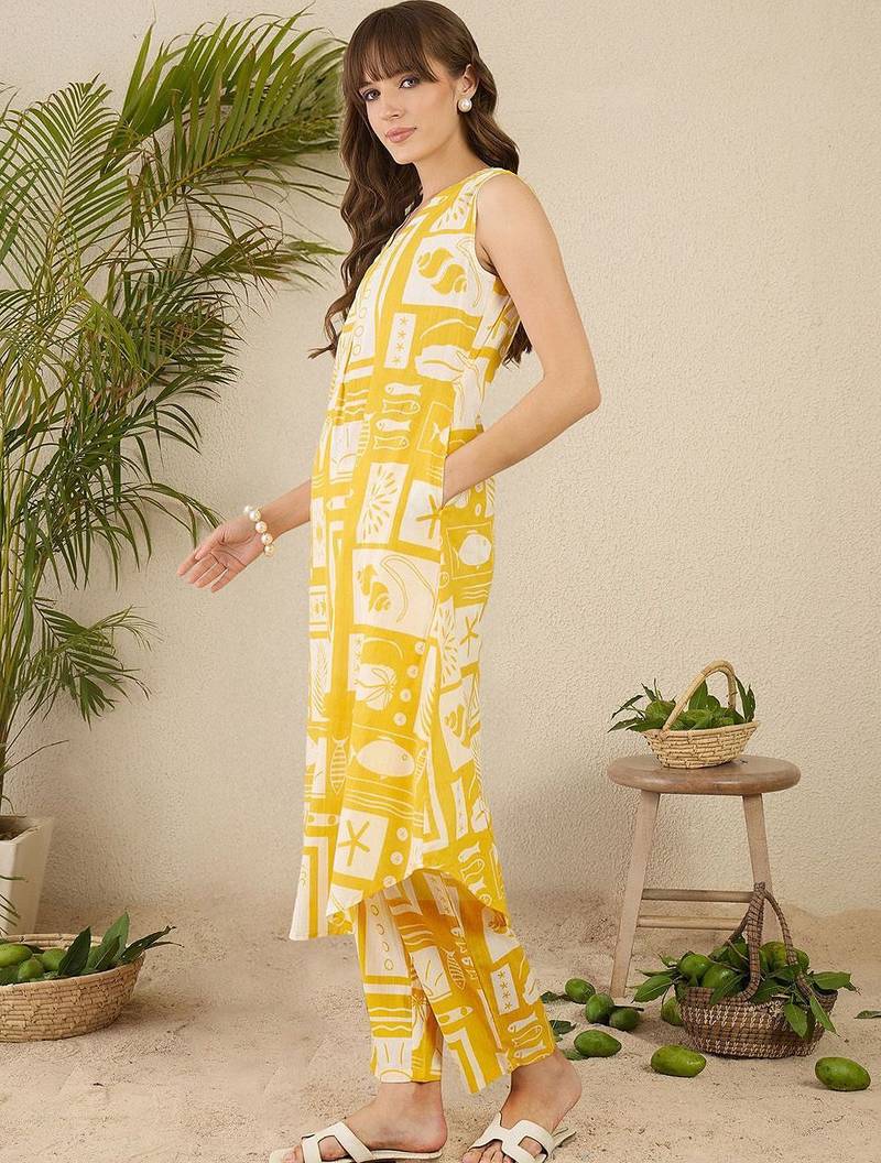 Women Ethnic Motifs Printed Pleated Pure Cotton Kurta with Trousers