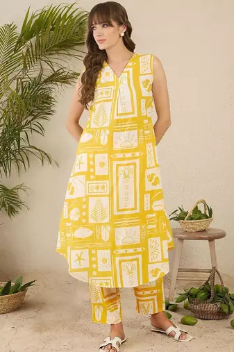 Women Ethnic Motifs Printed Pleated Pure Cotton Kurta with Trousers