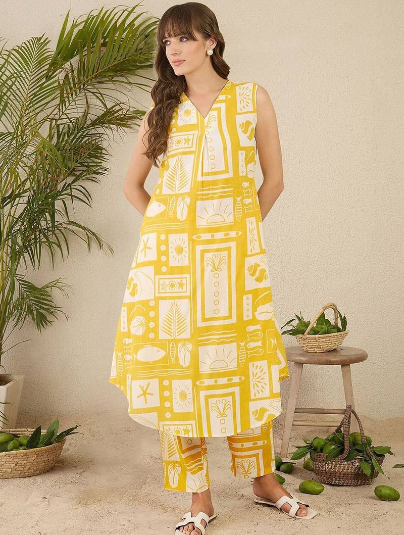 Women Ethnic Motifs Printed Pleated Pure Cotton Kurta with Trousers