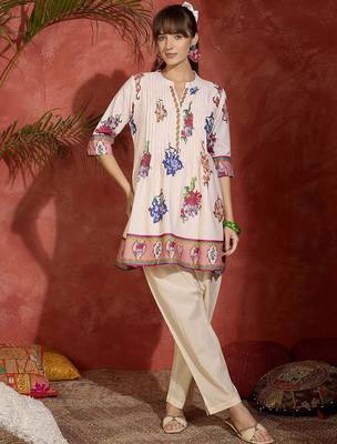 Women Floral Printed Regular Pure Cotton Kurta Sets 1