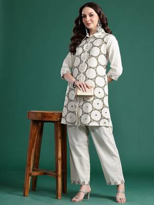 Printed Regular Kurta with Trousers 1