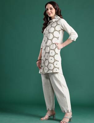 Printed Regular Kurta with Trousers 4