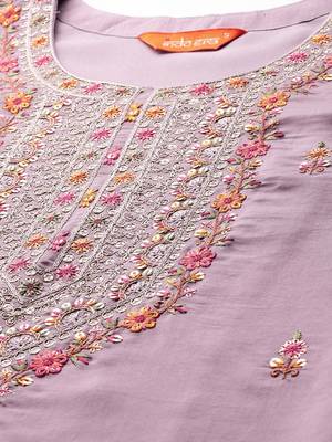 Floral Embroidered Kurta with Trousers & Dupatta 2