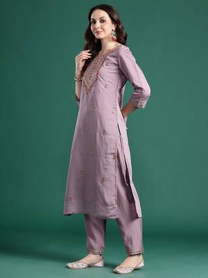 Floral Embroidered Kurta with Trousers & Dupatta 5