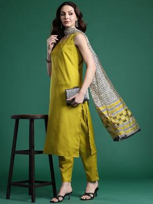 Solid Regular Kurta with Trousers & Dupatta 7