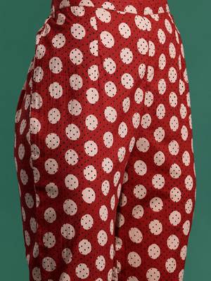 Women Printed Pleated Pure Cotton Kurta with Trousers 3