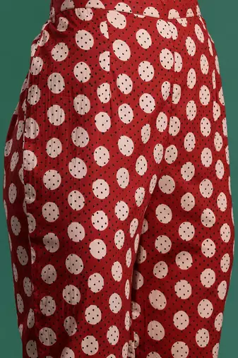 Women Printed Pleated Pure Cotton Kurta with Trousers