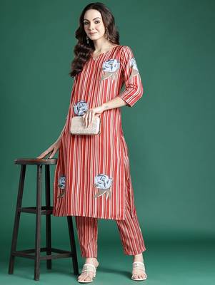 Floral Printed Regular Kurta with Trousers 1