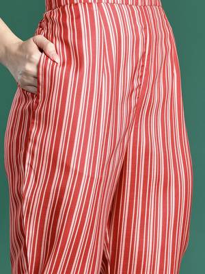Floral Printed Regular Kurta with Trousers 3