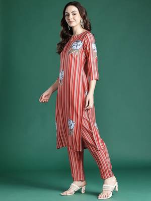 Floral Printed Regular Kurta with Trousers 4