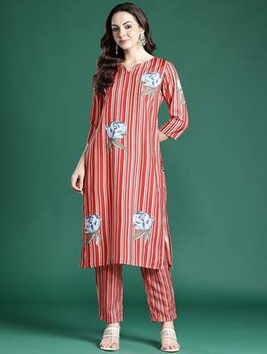 Floral Printed Regular Kurta with Trousers 6