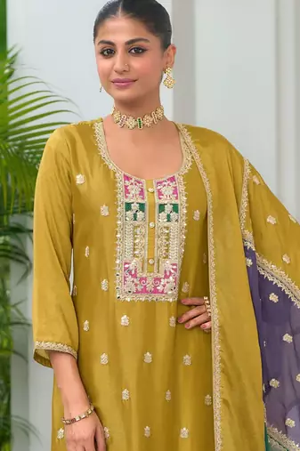Women Floral Embroidered Kurta with Trousers & Dupatta