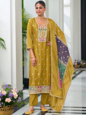 Women Floral Embroidered Kurta with Trousers & Dupatta 1