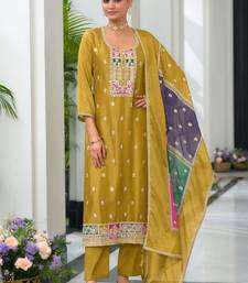 Women Floral Embroidered Kurta with Trousers & Dupatta