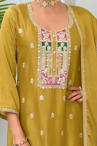 Women Floral Embroidered Kurta with Trousers & Dupatta