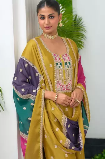 Women Floral Embroidered Kurta with Trousers & Dupatta