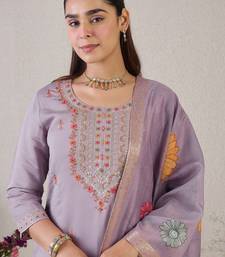 Floral Embroidered Round Neck Thread Work Straight Kurta & Trousers & Dupatta
