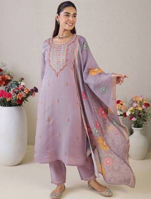 Floral Embroidered Round Neck Thread Work Straight Kurta & Trousers & Dupatta 1