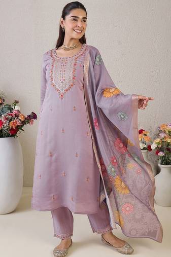Floral Embroidered Round Neck Thread Work Straight Kurta & Trousers & Dupatta