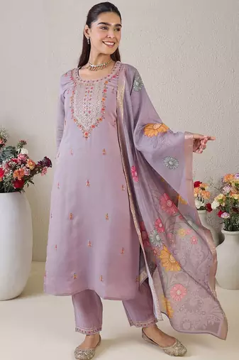 Floral Embroidered Round Neck Thread Work Straight Kurta & Trousers & Dupatta